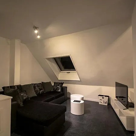 Christiane And Danys For 4 People מונסטר